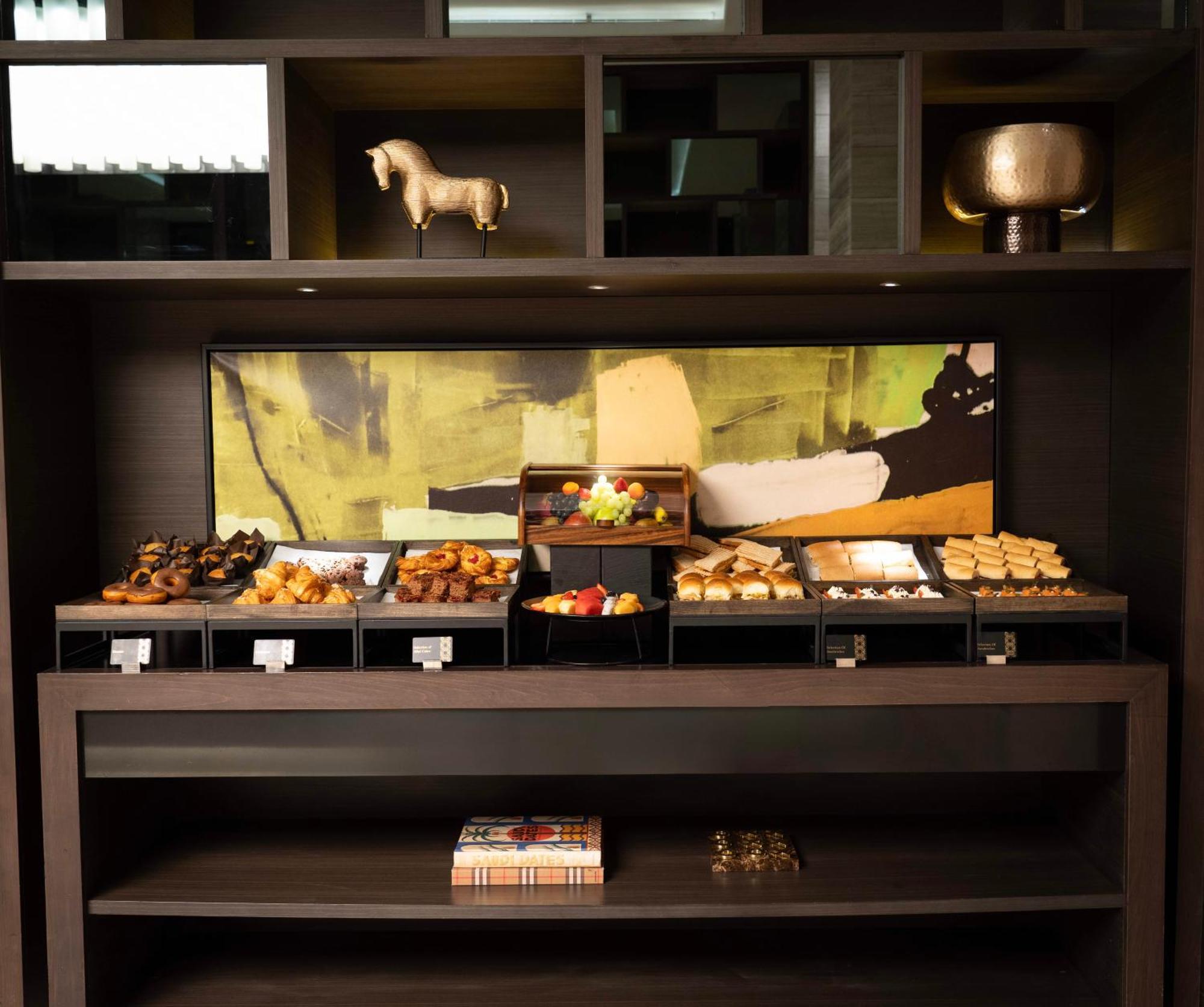 Fairmont Riade Exterior foto A display of chocolates at the hotel